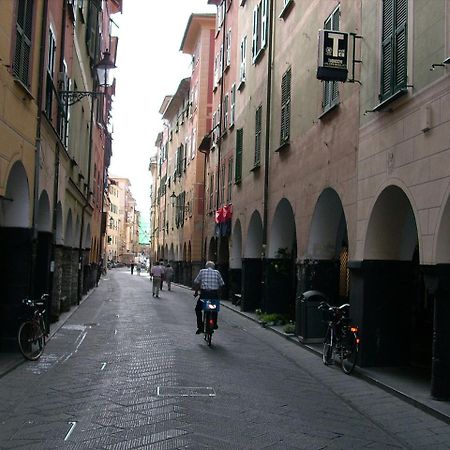 Vista Sul Carruggio, Centro Storico Di Chiavari Bagian luar foto