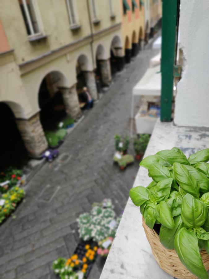 Vista Sul Carruggio, Centro Storico Di Chiavari Bagian luar foto