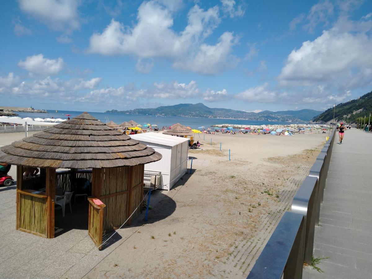 Vista Sul Carruggio, Centro Storico Di Chiavari Bagian luar foto