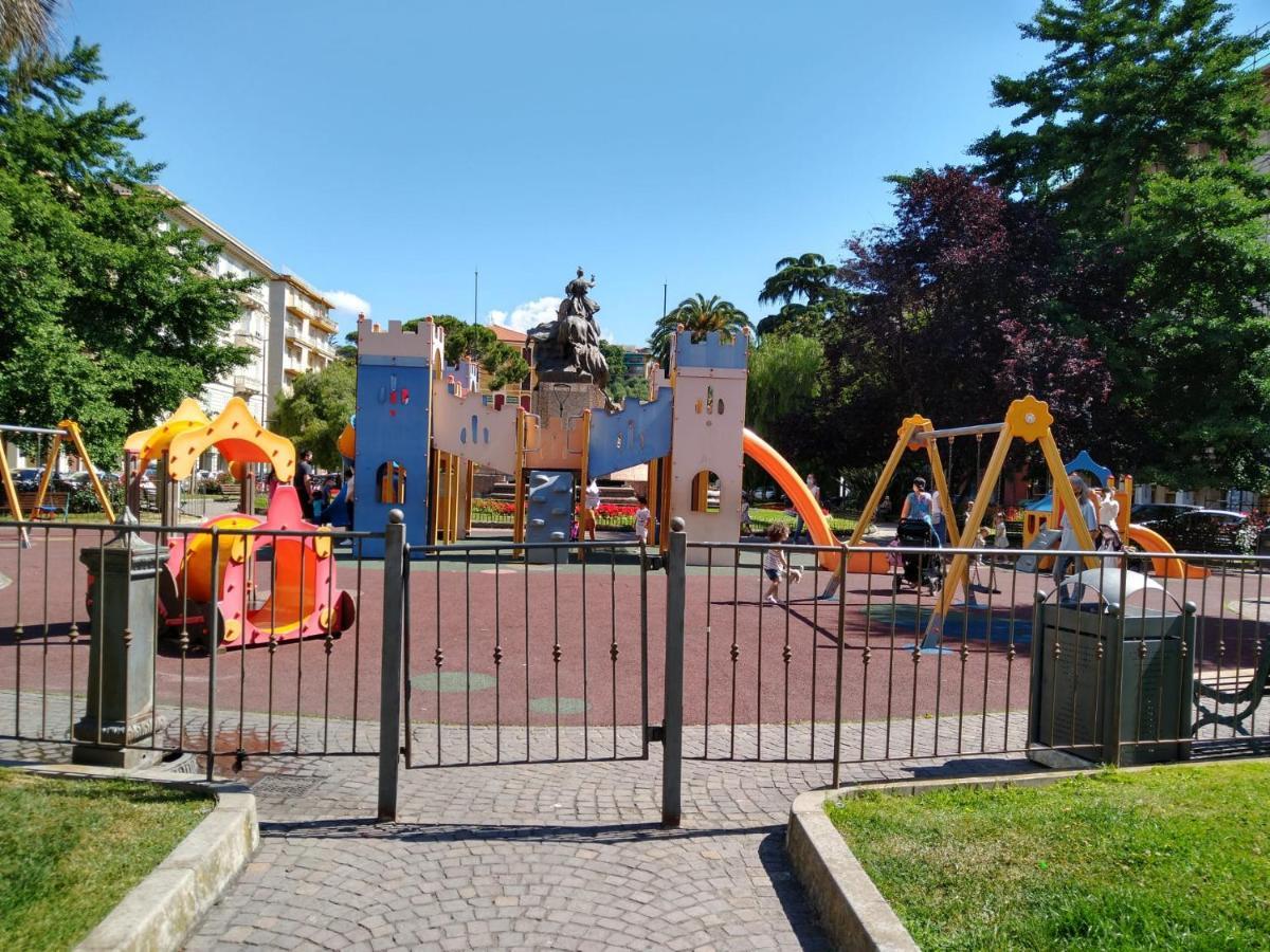 Vista Sul Carruggio, Centro Storico Di Chiavari Bagian luar foto